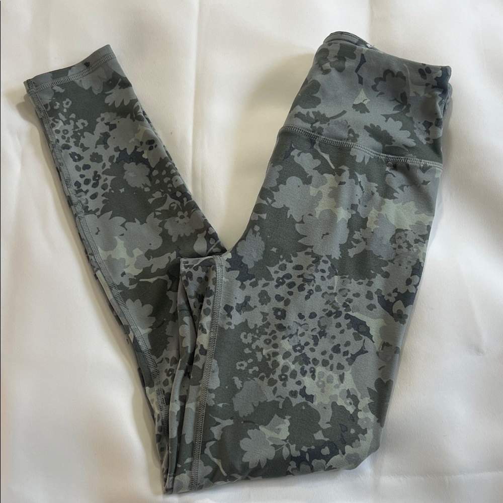 Floral Camo Patterned Leggings